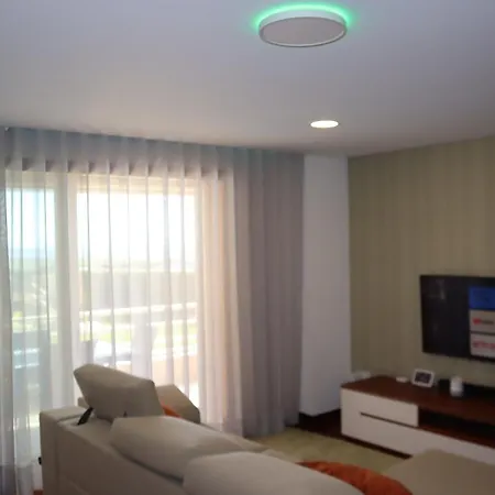 Pool And Sea View 50 M Sea Apartman *